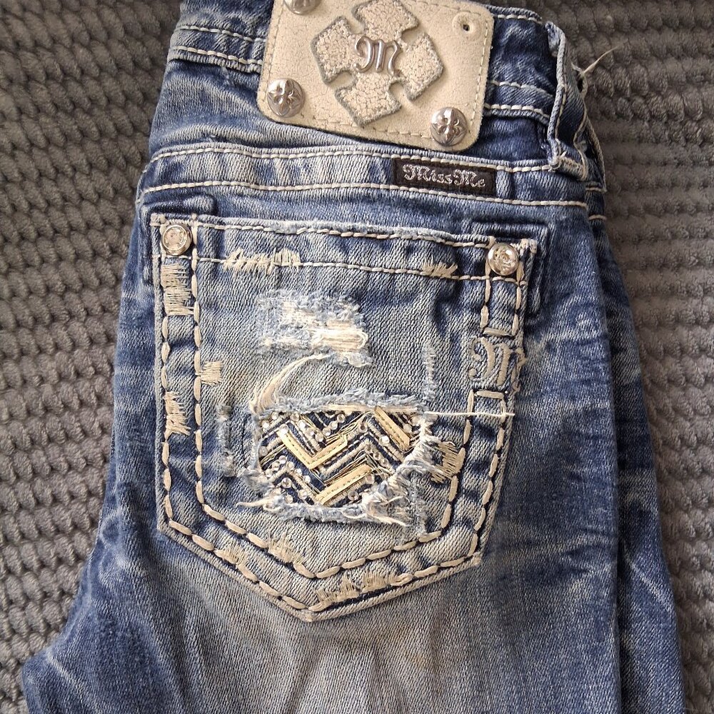 MISS ME Embroidered Rhinestone Embellished, Cuffed Cropped Ripped Jeans Size 27